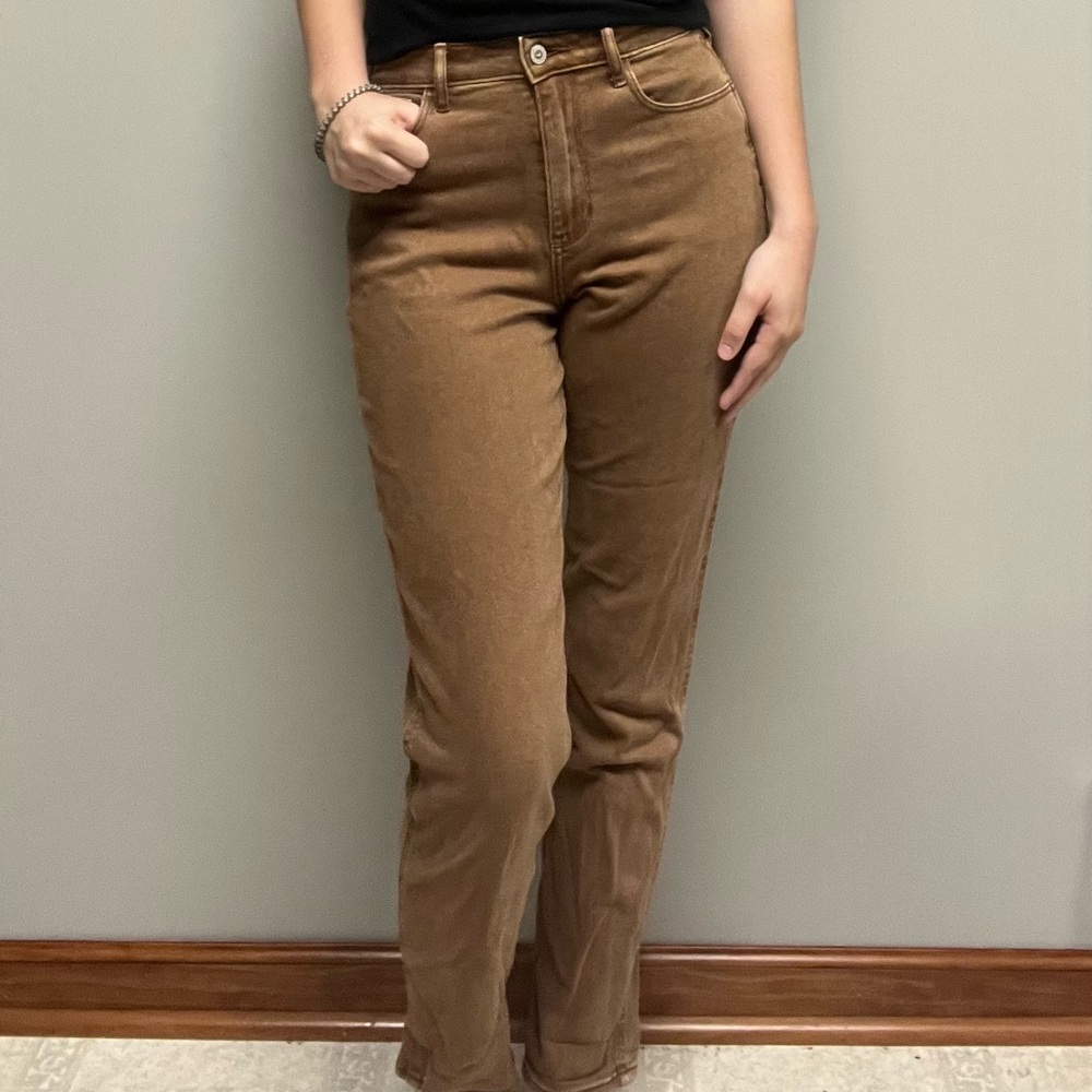 Hollister Women's Curvy High Rise Straight Leg Brown Mom Jeans